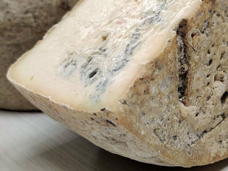 Degustazioni in casera Formaggi Erborinati e Speziati